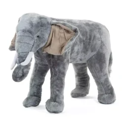 Stehender Elefant