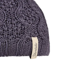 Strickmütze mit Bommel